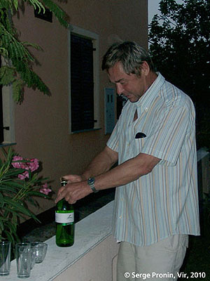 cr_01_13.jpg (36924 bytes)